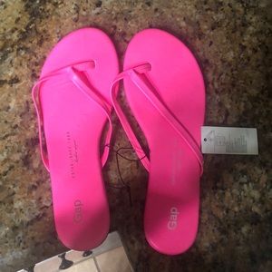 Gap flip flops